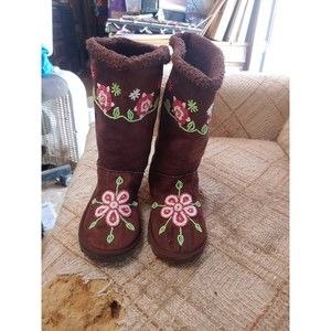 boots size 7t Suede like faux fur lined brown with embroidered floral design